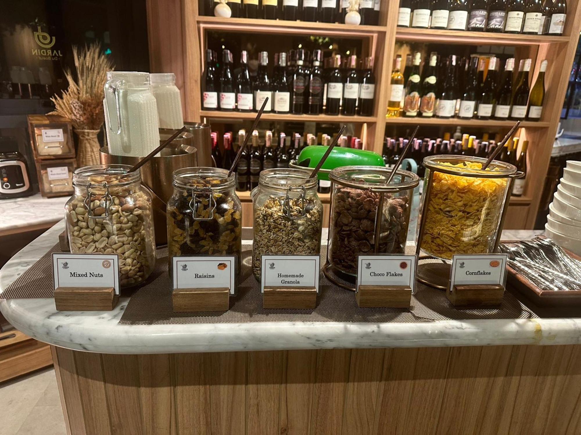 Somerset Rama 9 Bangkok Exteriör bild Dried tea leaves at a tea bar